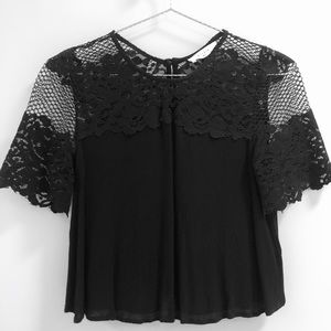 Elodie sz Sm Cropped Lace Top